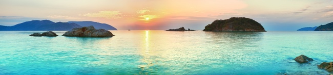 越南海滩石日出图片(点击浏览下一张趣图)