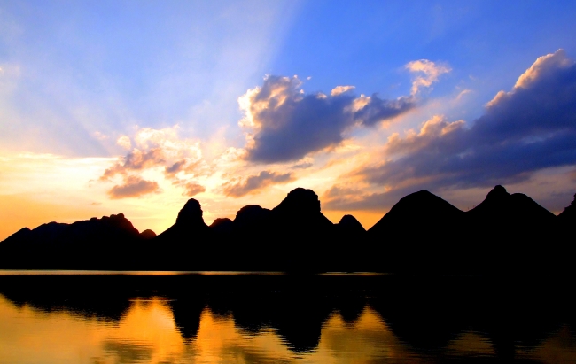 桂林山水图片(点击浏览下一张趣图)