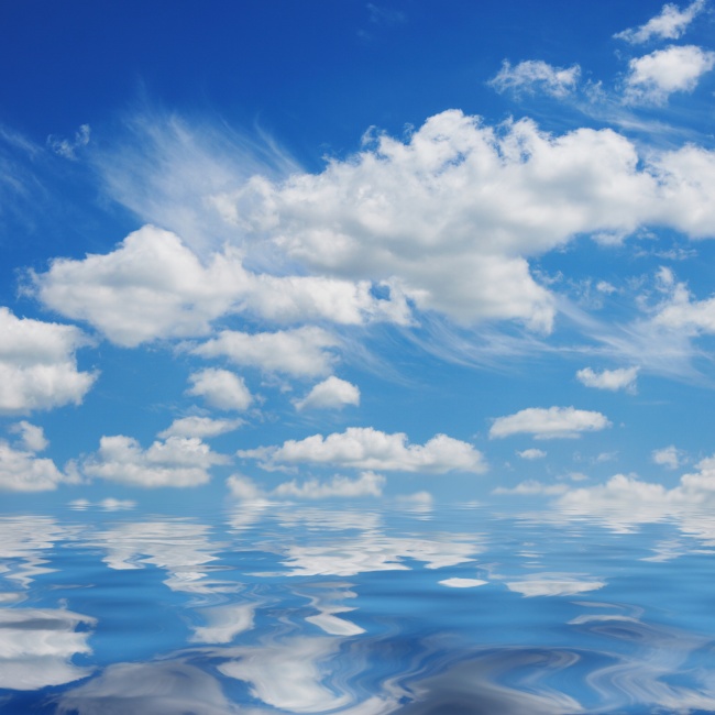 蓝天白云湖水图片(点击浏览下一张趣图)