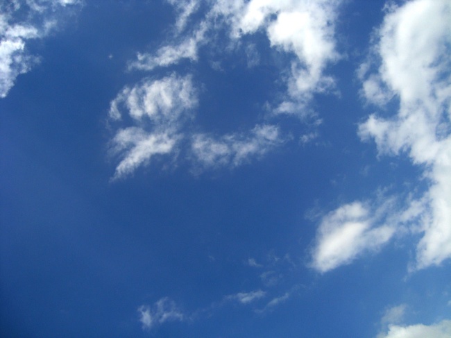 蓝色天空云朵高清图片(点击浏览下一张趣图)