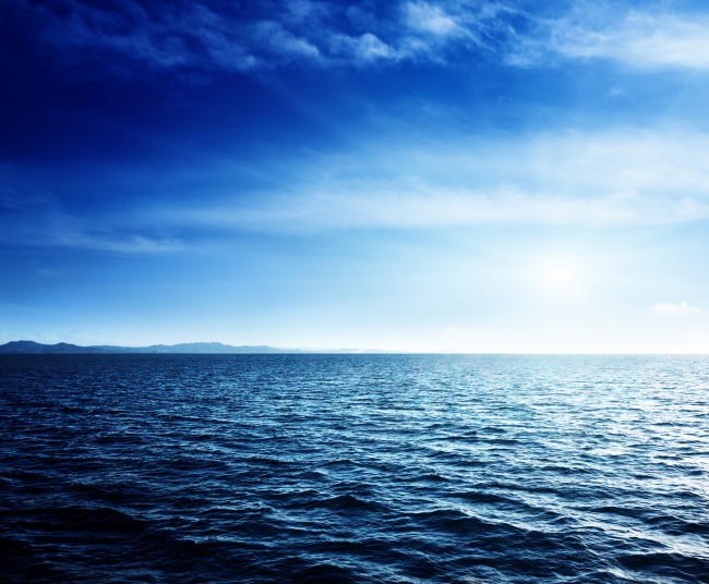 美丽蓝色海平面图片(点击浏览下一张趣图)