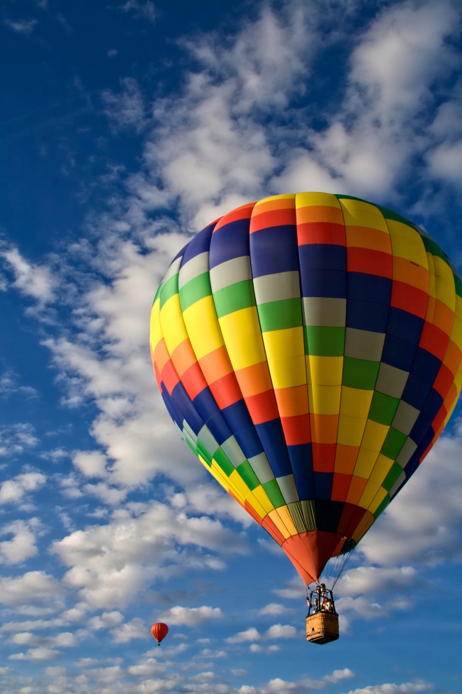 天空热气球高清图片(点击浏览下一张趣图)
