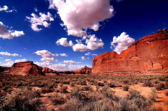 沙漠天空风景图片(点击浏览下一张趣图)