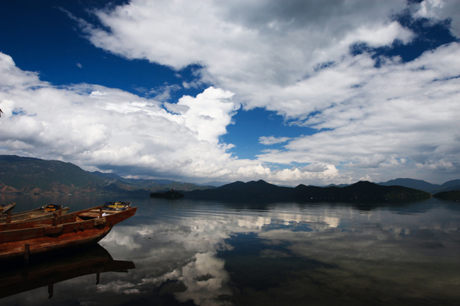 湖面景色图片(点击浏览下一张趣图)