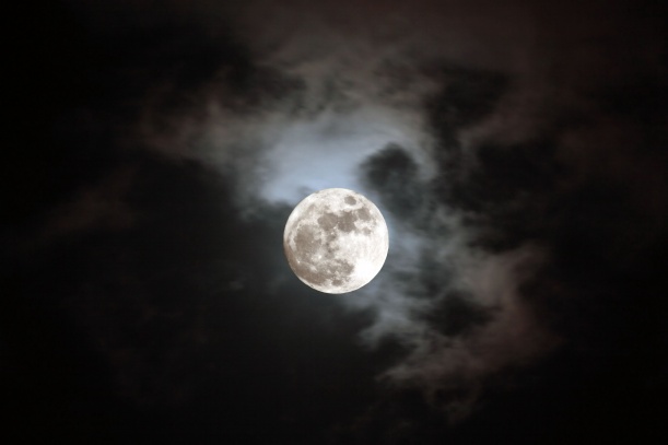 月亮天空素材图片(点击浏览下一张趣图)