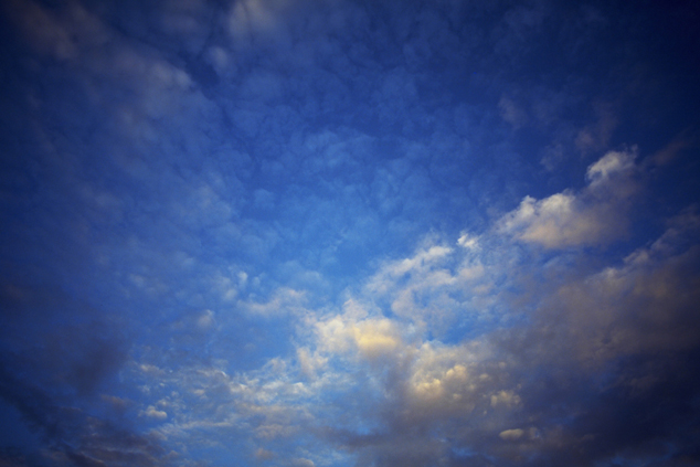 蓝色天空素材图片(点击浏览下一张趣图)
