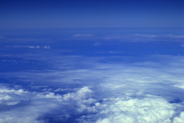 蓝色天空素材图片(点击浏览下一张趣图)