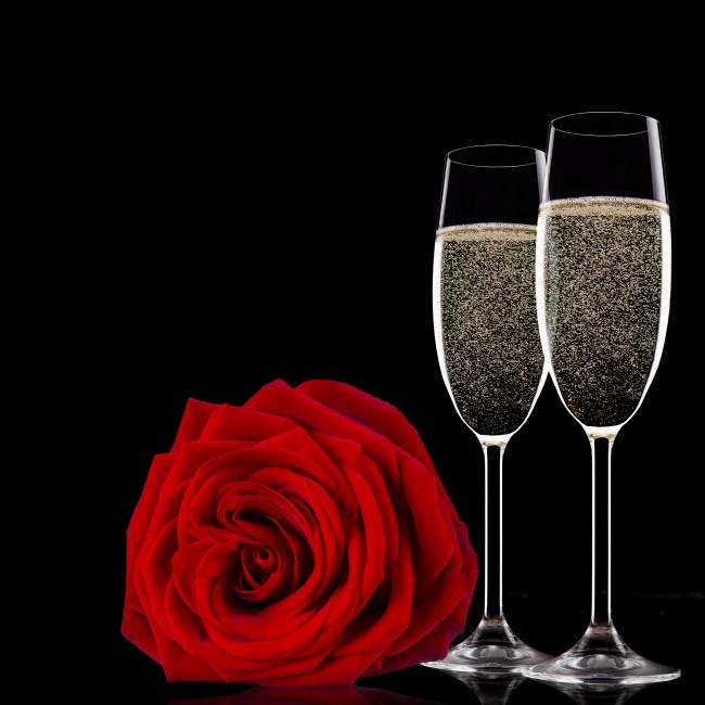 香槟与玫瑰花图片(点击浏览下一张趣图)