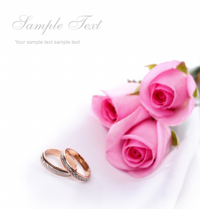 婚戒与粉色玫瑰花图片(点击浏览下一张趣图)