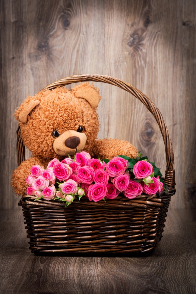 花篮里的泰迪熊和鲜花图片(点击浏览下一张趣图)