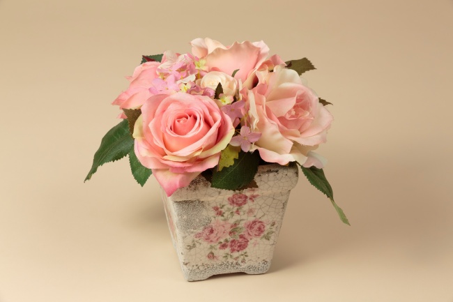 粉色玫瑰插花图片(点击浏览下一张趣图)