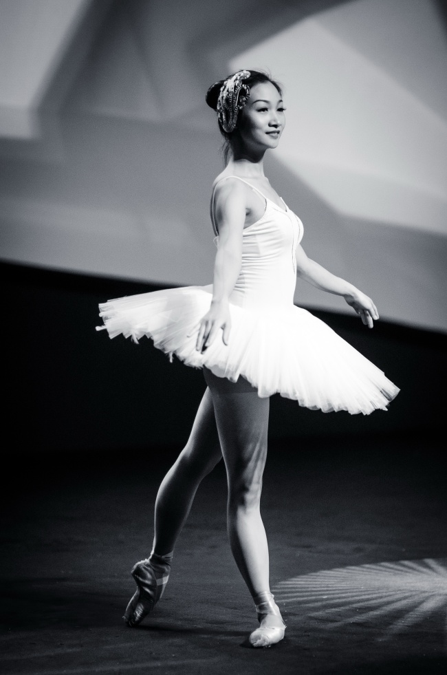 跳芭蕾舞的美女图片(点击浏览下一张趣图)