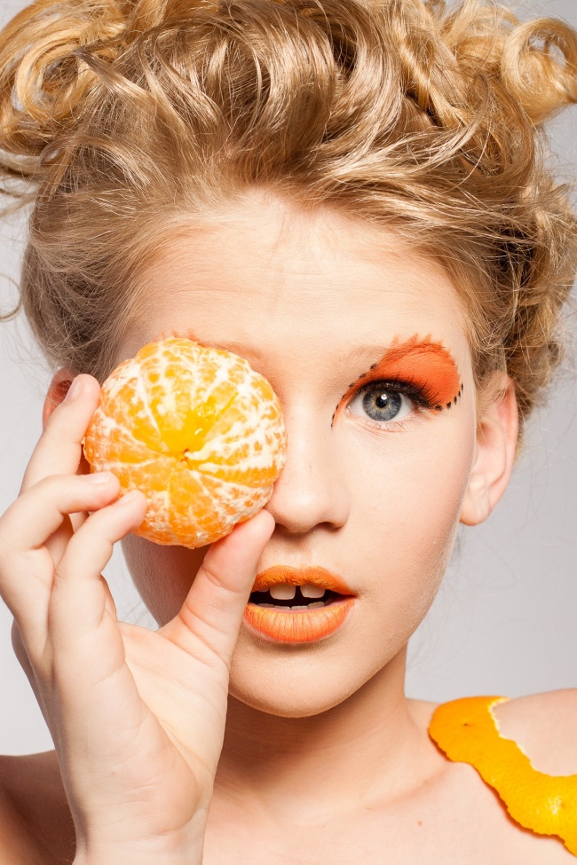 橙色眼妆美女图片(点击浏览下一张趣图)