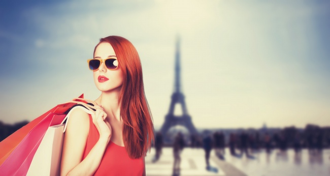 巴黎旅行购物美女图片(点击浏览下一张趣图)