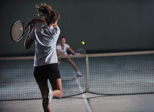 打网球健身运动图片(点击浏览下一张趣图)