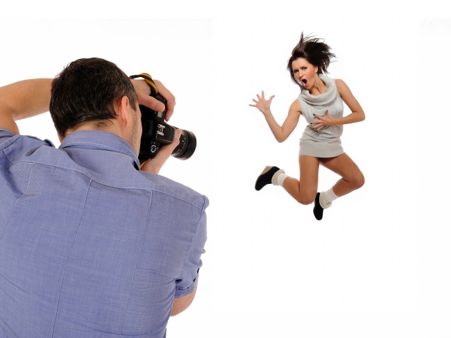 跳跃美女模特摄影图片(点击浏览下一张趣图)