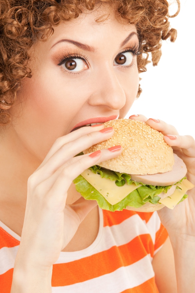 吃汉堡的美女图片(点击浏览下一张趣图)
