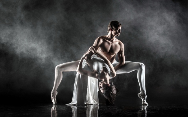 男女舞蹈形体艺术图片(点击浏览下一张趣图)