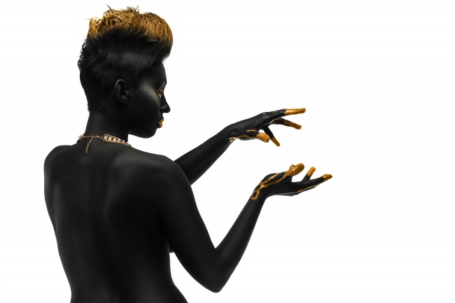 黑色彩妆人体艺术图片(点击浏览下一张趣图)