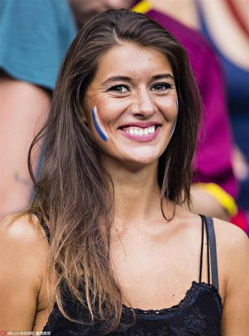 欧洲杯美女球迷(点击浏览下一张趣图)