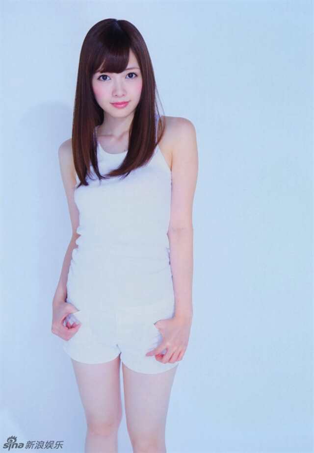 日本美颜歌姬白石麻衣露性感肚脐 大秀美腿(点击浏览下一张趣图)