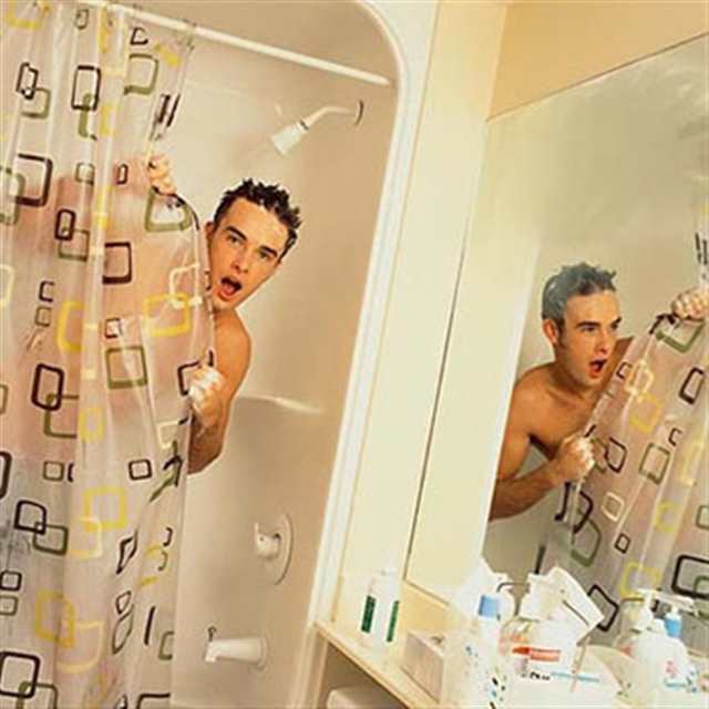 浴室洗男人丁丁图片(3)(点击浏览下一张趣图)