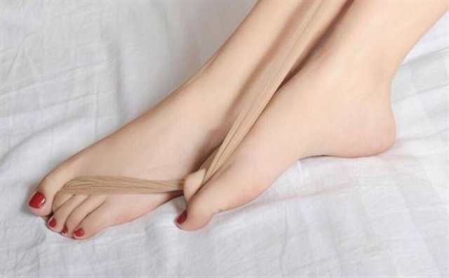 脚是女人的第二张脸,美脚是一种讲究.(点击浏览下一张趣图)
