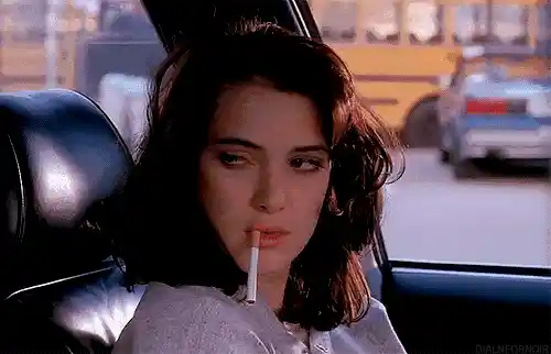 在车内抽烟的高清女人动态图片(点击浏览下一张趣图)