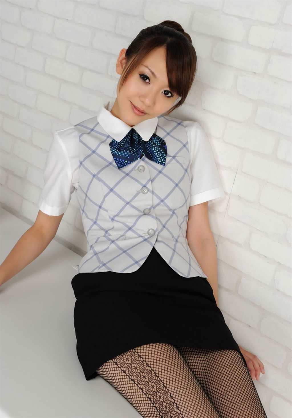 日本美女秘书大胆黑丝制服诱惑性感美女图片(点击浏览下一张趣图)