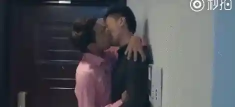 真是男男gay接吻动态图(点击浏览下一张趣图)