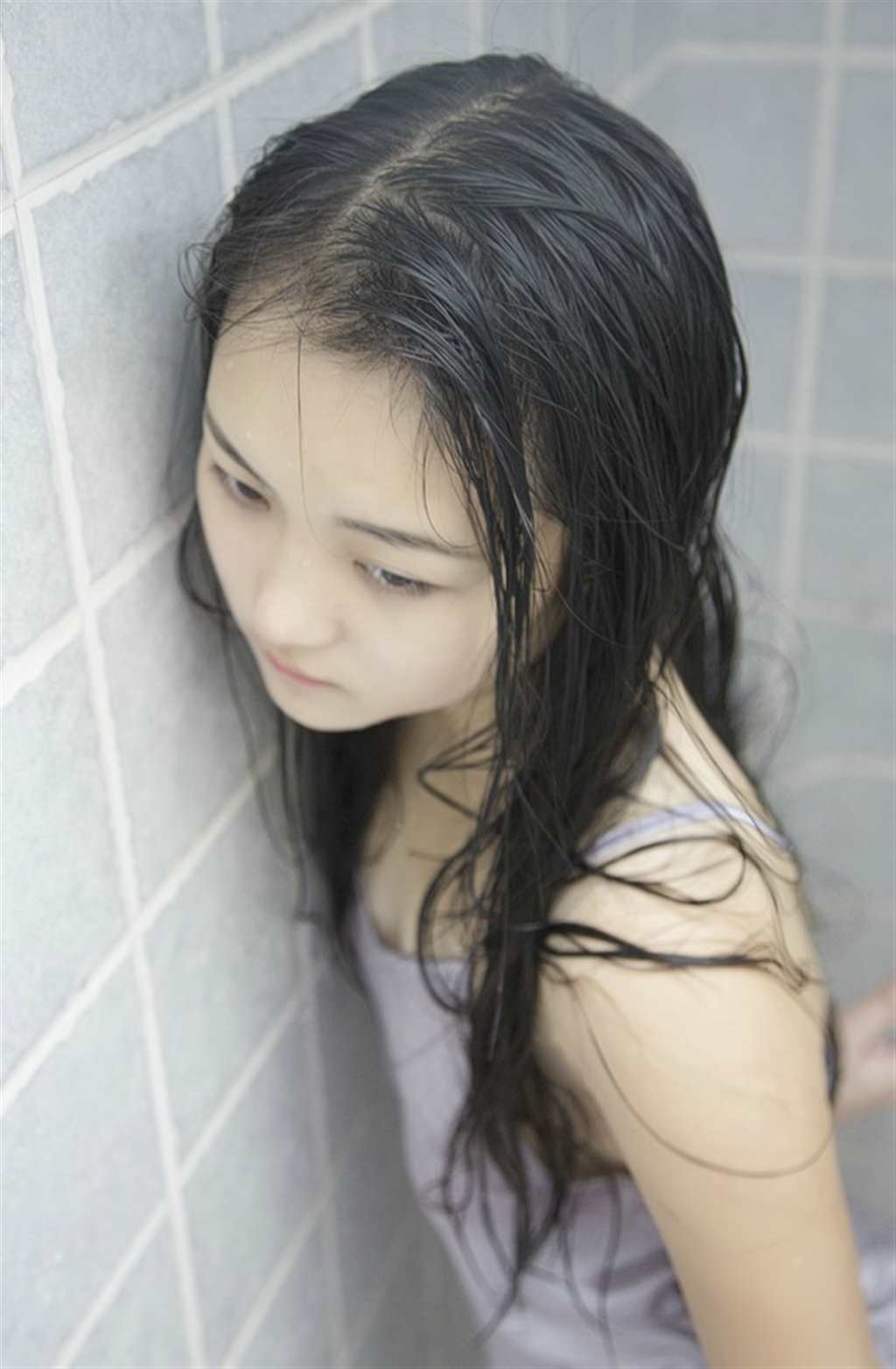 浴室内淋浴的湿身妹子给力魅惑秀迷人乳沟(点击浏览下一张趣图)