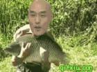 日本男优周杰伦抓了一条大鱼