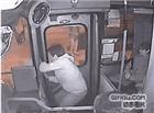 抢包贼遇见正义公交司机被狂揍！！