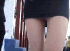 在大街上抓拍的性感短裙美腿少女