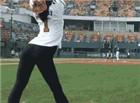 韩国棒球美女开球性感姿势动态图片
