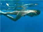 比基尼美女游泳潜水视频高清动态图片