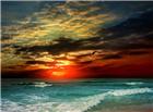 夕阳海边海浪图片