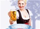 欧洲美女拿啤酒图片