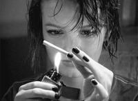 美女抽烟打火机火焰gif动图